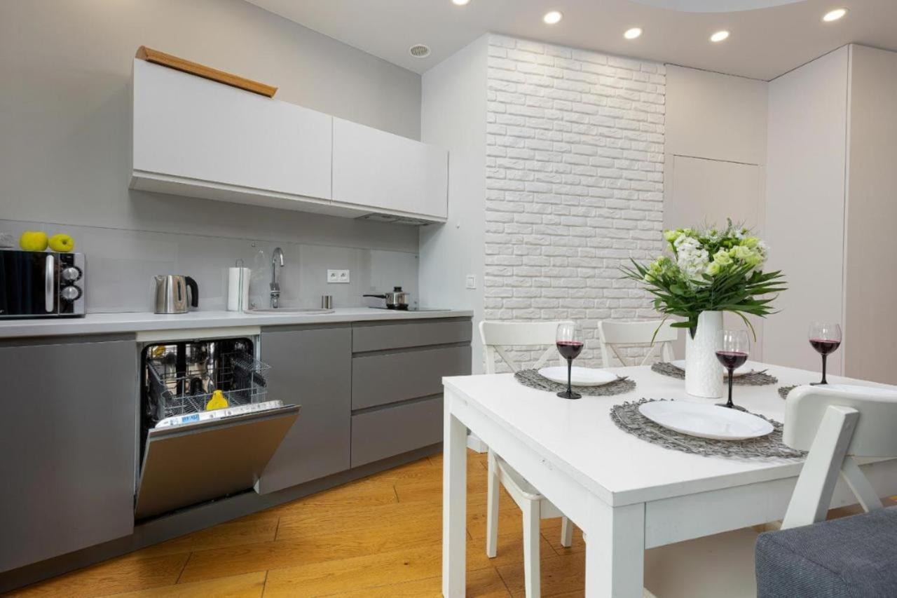 ורשה Modern Apartment With Pool Near Golden Terraces מראה חיצוני תמונה